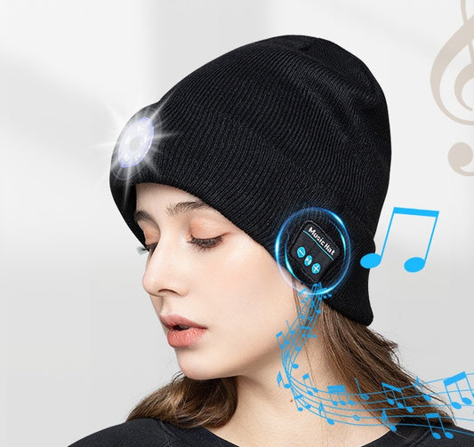 GlowCap™ – Mössa med ljus & hörlurar